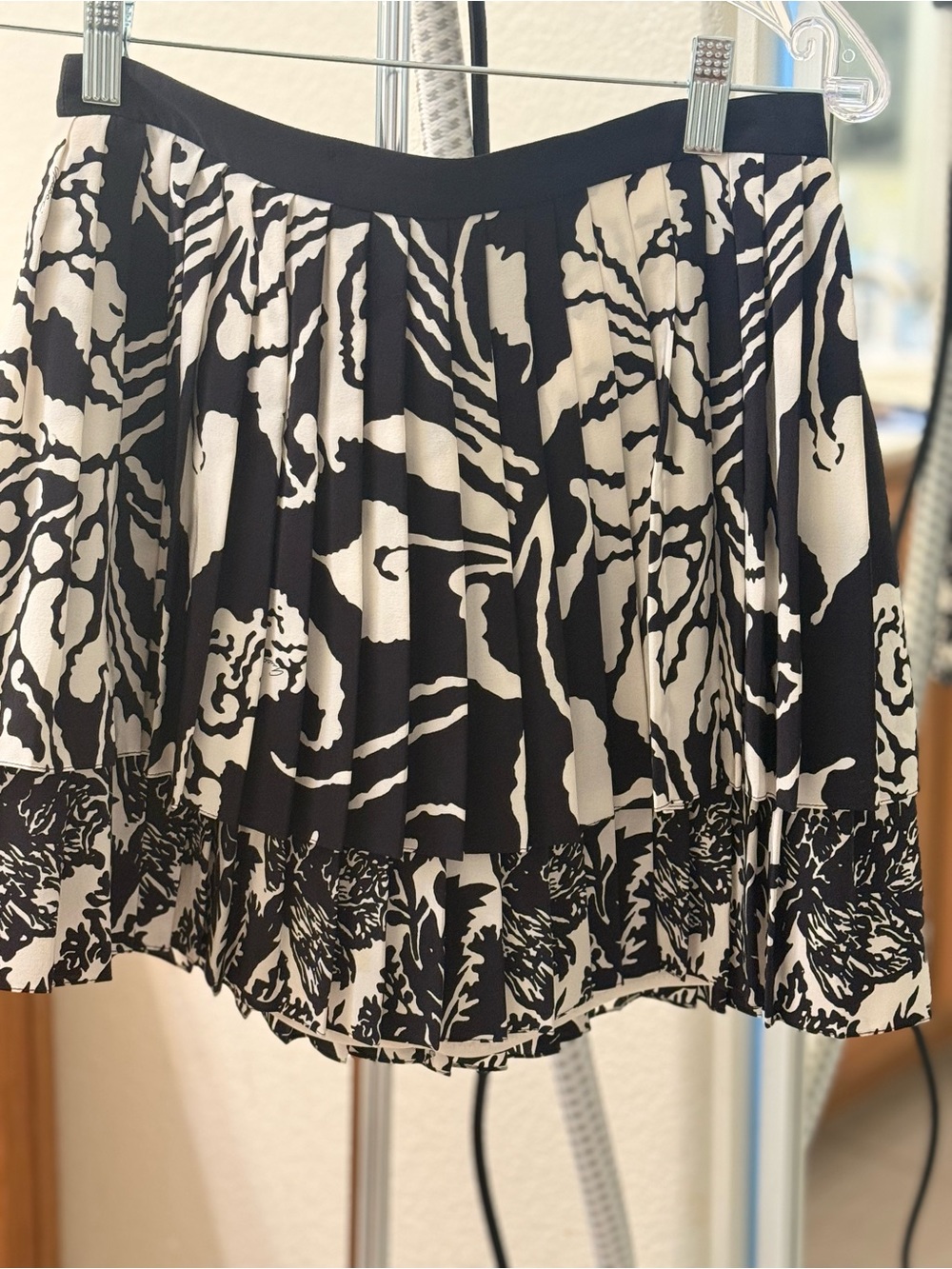 Gucci Black & White Floral Pleated Skirt